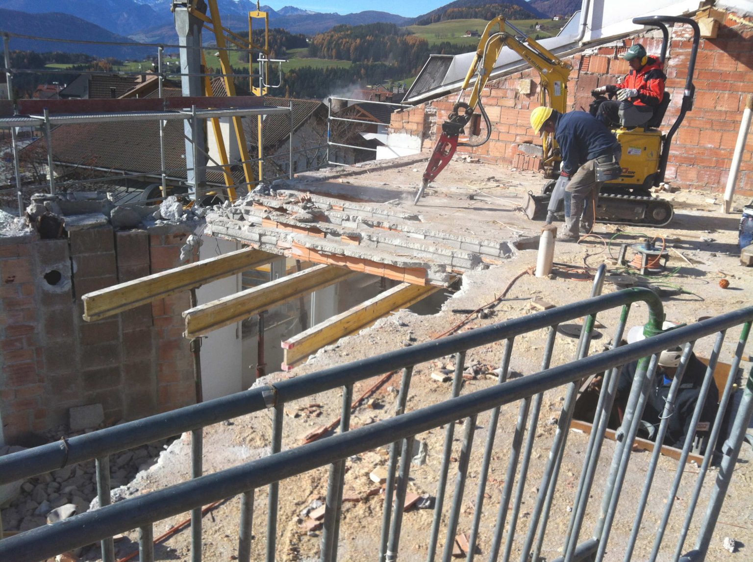 Klapfer Bau - Immobilien - Wohnhaus Unterpertinger - Spitzen mit Bagger