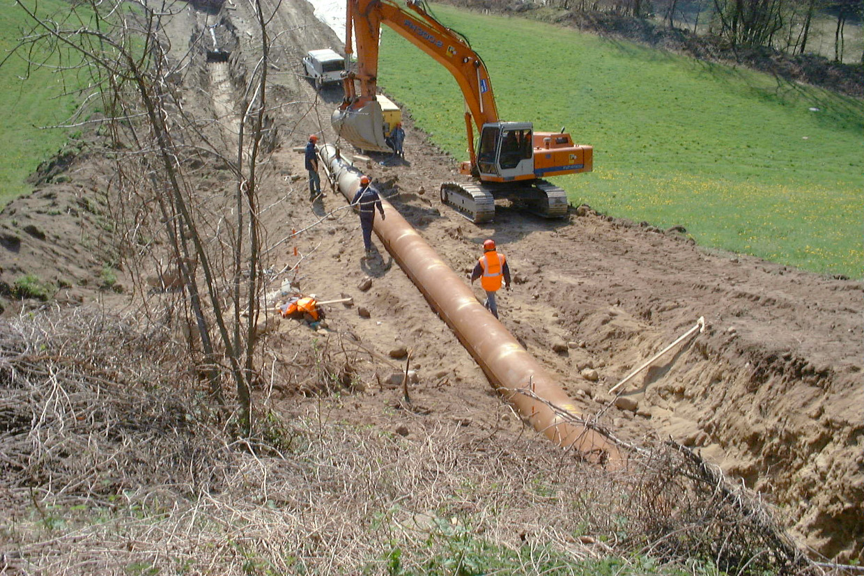 Klapfer Bau - Leistungen - Spezialtiefbau - Rohrvortrieb - langes Eisenrohr