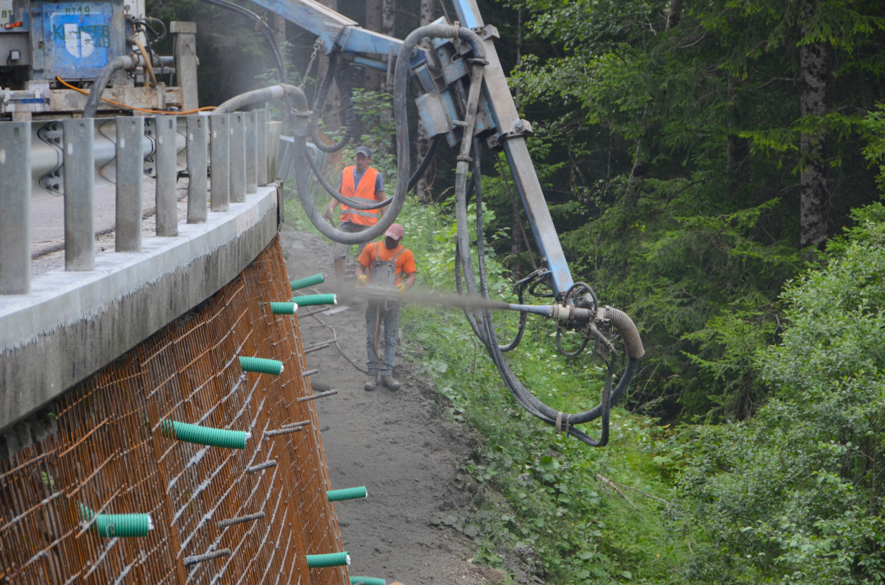 Klapfer Bau - Leistungen - Spezialtiefbau - Spritzbeton - Spritzbeton mit Tunnelspritzmaschine
