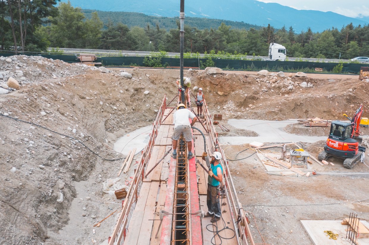 Klapfer Bau - Leistungen - Hochbau - Referenzen - Mauern betonieren